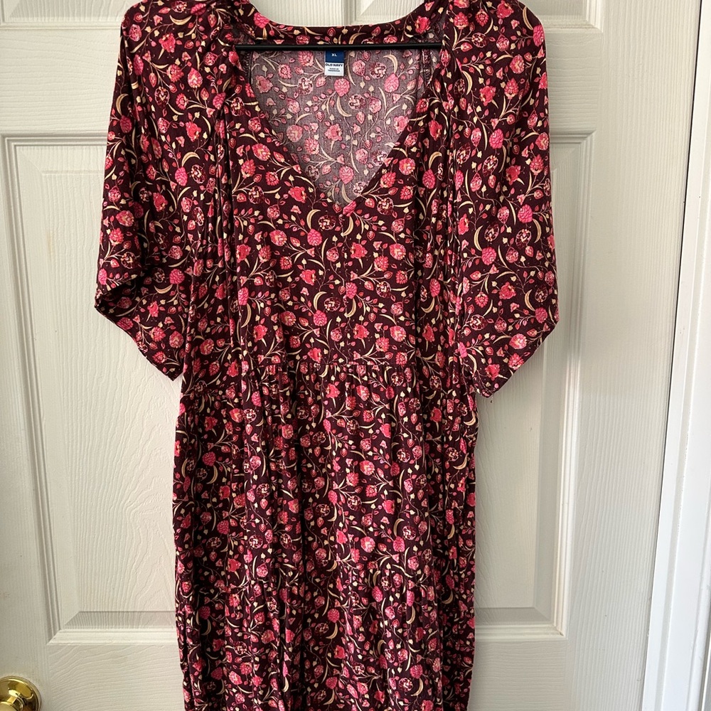 Old Navy Burgundy Floral V‑Neck Dress with Pink Accents